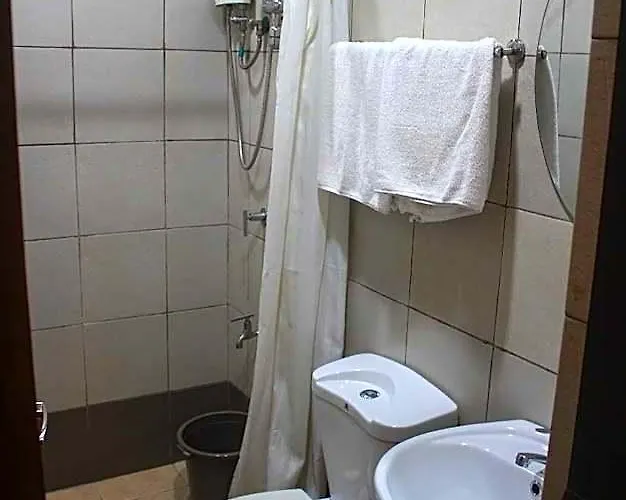 Oyo 1011 First マニラ市